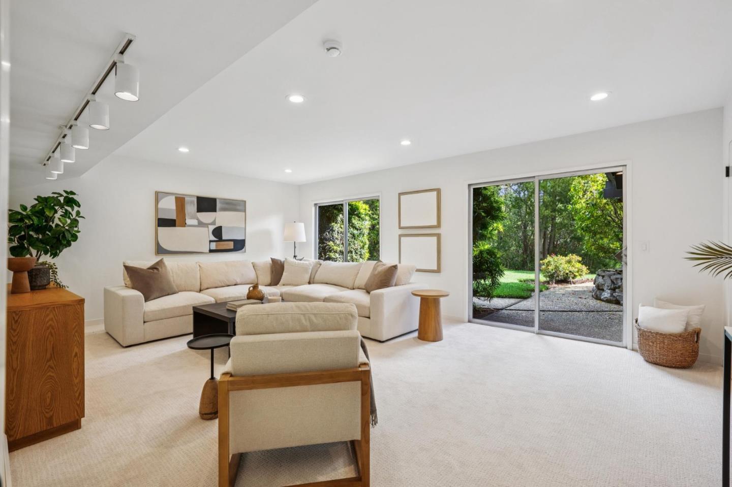 Detail Gallery Image 32 of 49 For 25845 Springhill Dr, Los Altos Hills,  CA 94022 - 5 Beds | 4 Baths