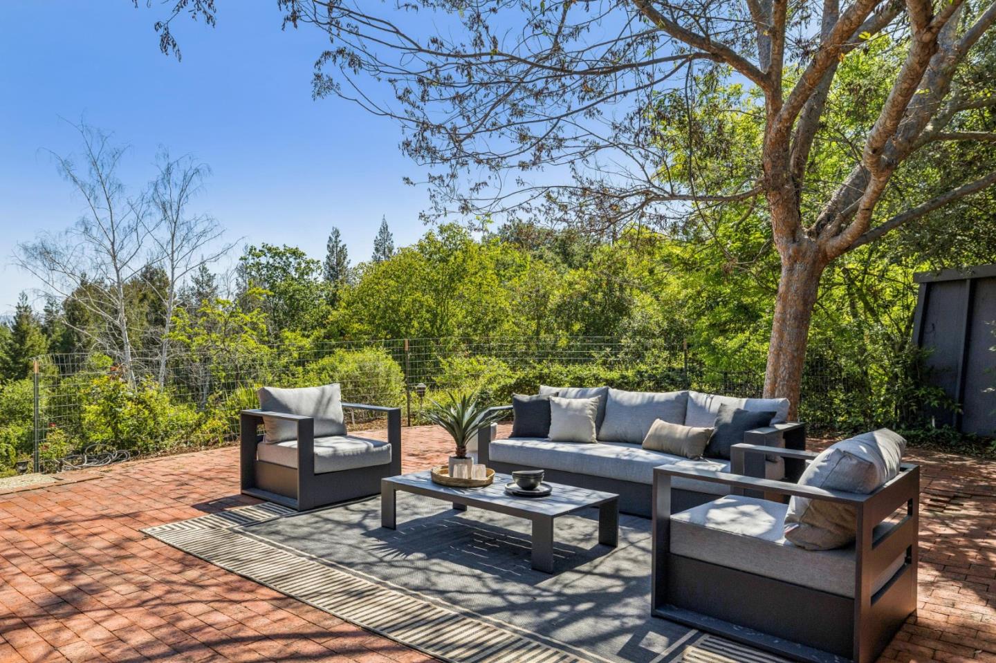 Detail Gallery Image 39 of 49 For 25845 Springhill Dr, Los Altos Hills,  CA 94022 - 5 Beds | 4 Baths