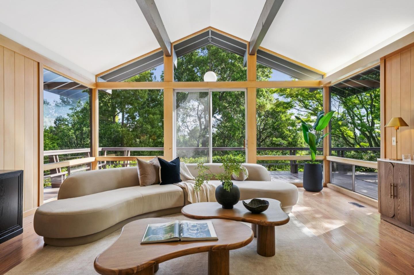 Detail Gallery Image 5 of 49 For 25845 Springhill Dr, Los Altos Hills,  CA 94022 - 5 Beds | 4 Baths