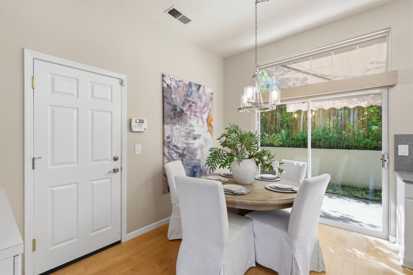 Detail Gallery Image 10 of 37 For 39 Arroyo View Cir, Belmont,  CA 94002 - 3 Beds | 2/1 Baths