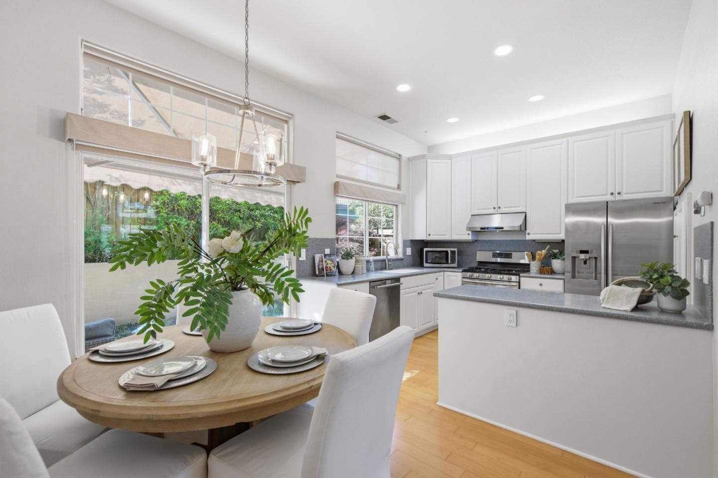 Detail Gallery Image 11 of 37 For 39 Arroyo View Cir, Belmont,  CA 94002 - 3 Beds | 2/1 Baths