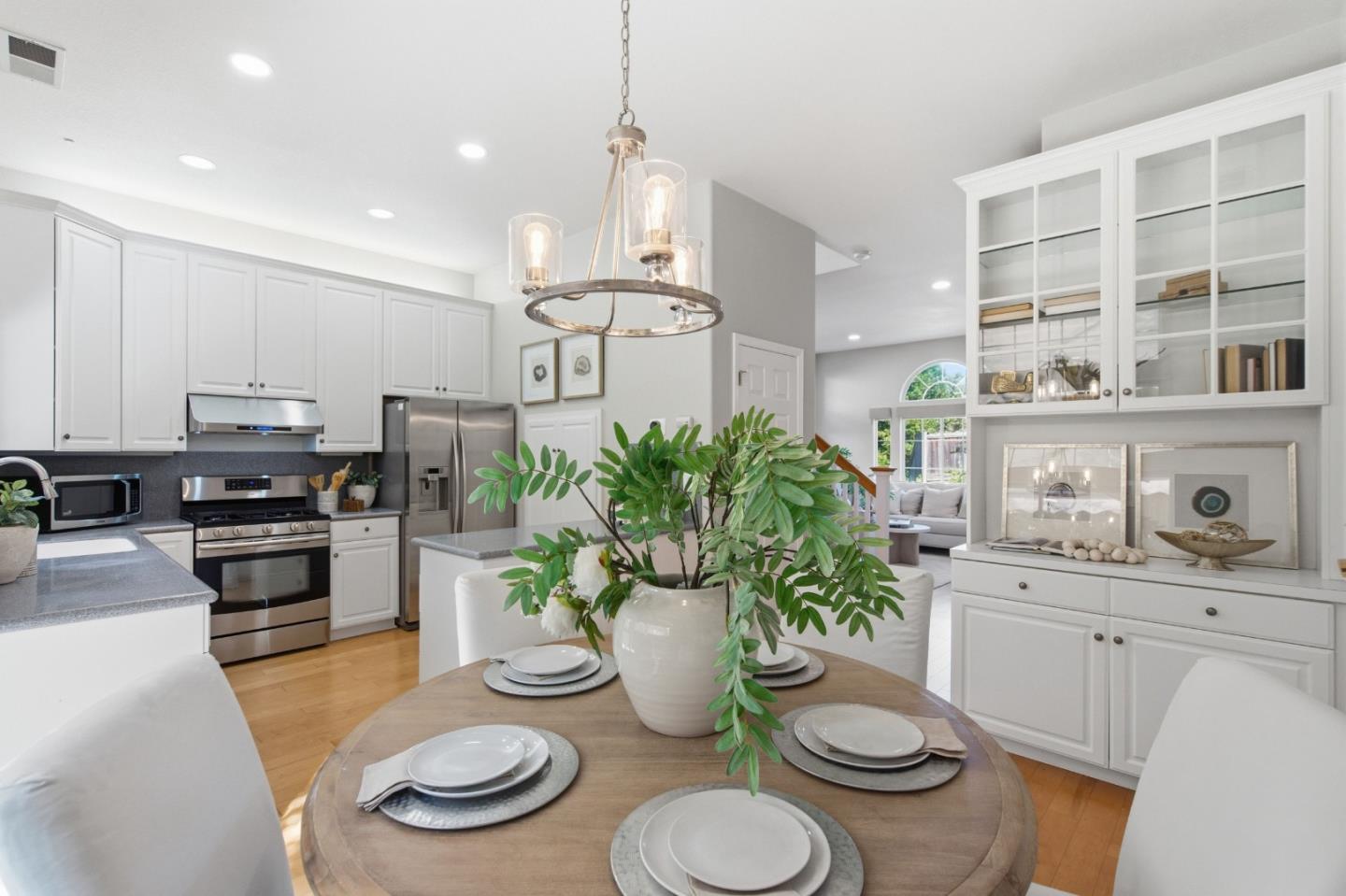 Detail Gallery Image 12 of 37 For 39 Arroyo View Cir, Belmont,  CA 94002 - 3 Beds | 2/1 Baths