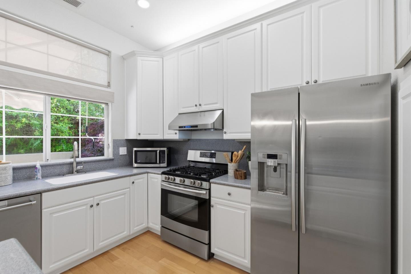 Detail Gallery Image 15 of 37 For 39 Arroyo View Cir, Belmont,  CA 94002 - 3 Beds | 2/1 Baths