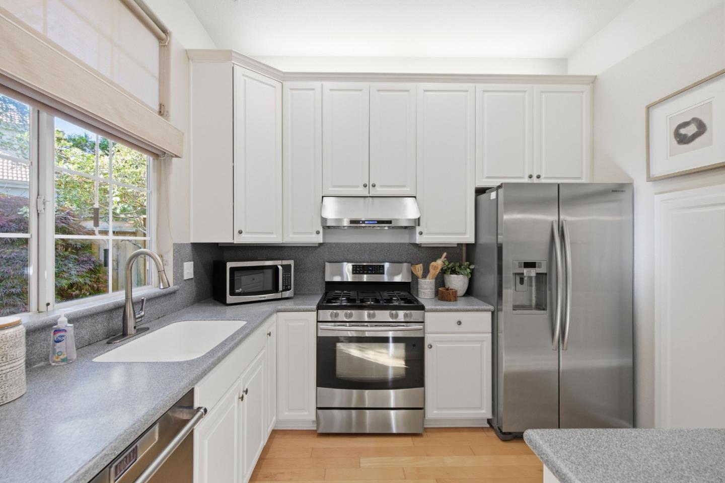 Detail Gallery Image 16 of 37 For 39 Arroyo View Cir, Belmont,  CA 94002 - 3 Beds | 2/1 Baths