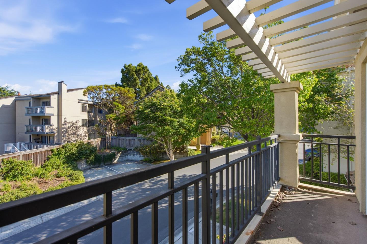 Detail Gallery Image 25 of 37 For 39 Arroyo View Cir, Belmont,  CA 94002 - 3 Beds | 2/1 Baths