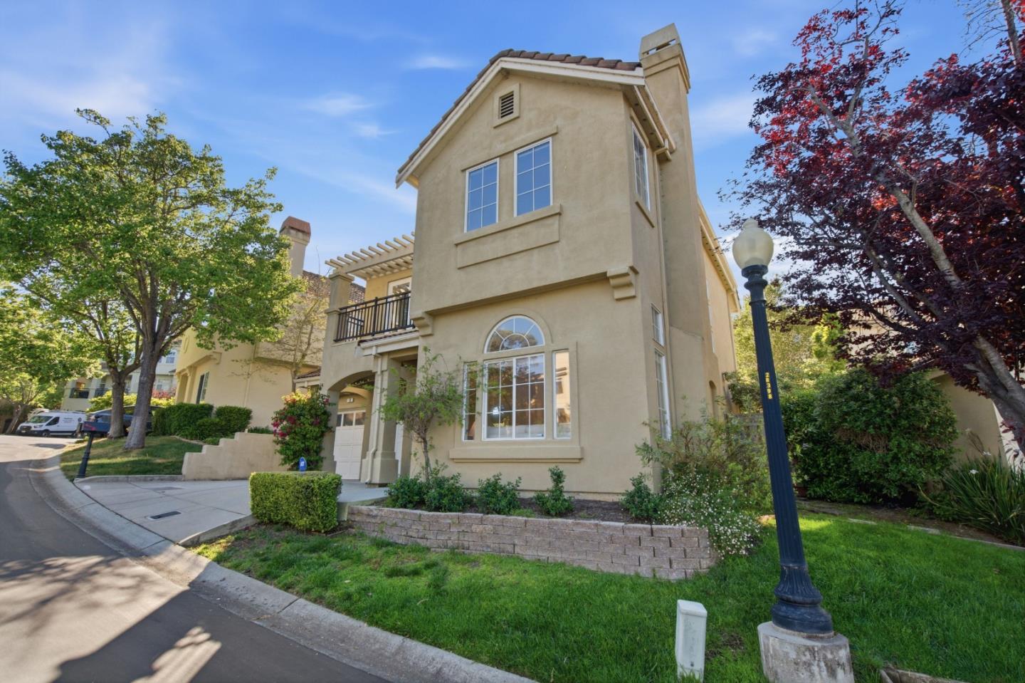 Detail Gallery Image 3 of 37 For 39 Arroyo View Cir, Belmont,  CA 94002 - 3 Beds | 2/1 Baths