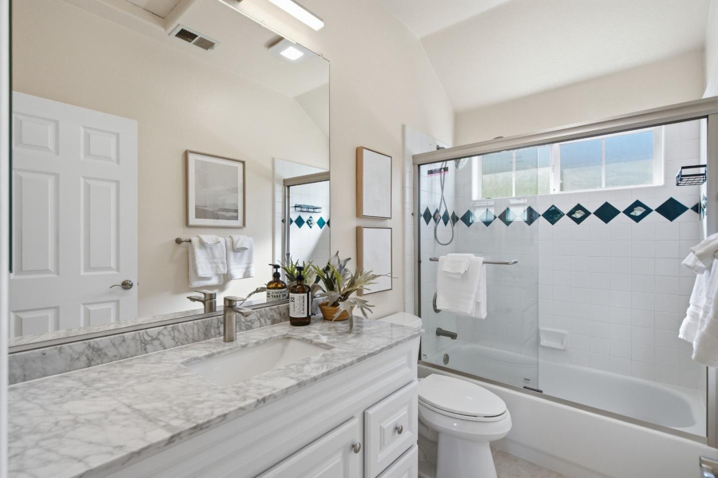 Detail Gallery Image 33 of 37 For 39 Arroyo View Cir, Belmont,  CA 94002 - 3 Beds | 2/1 Baths