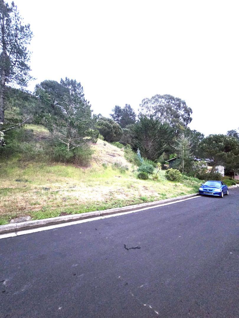 Detail Gallery Image 3 of 6 For 20 Barton Pl, Pacifica,  CA 94044 - – Beds | – Baths