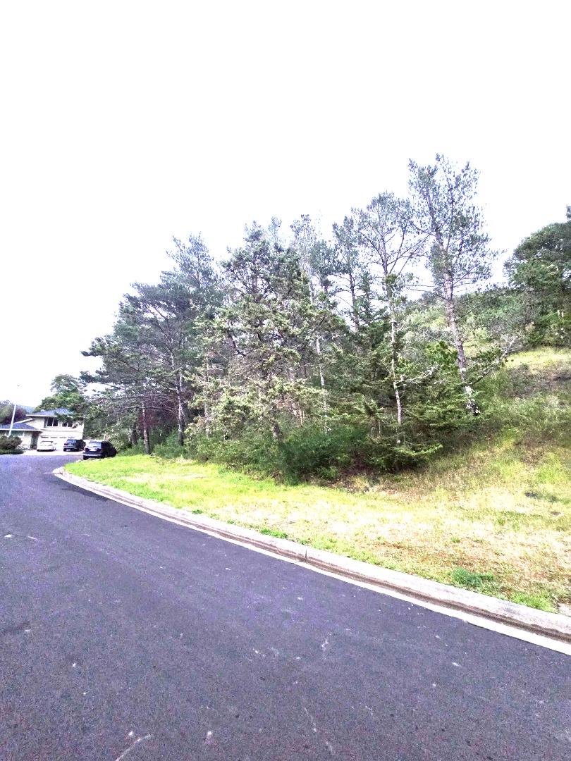 Detail Gallery Image 5 of 6 For 20 Barton Pl, Pacifica,  CA 94044 - – Beds | – Baths