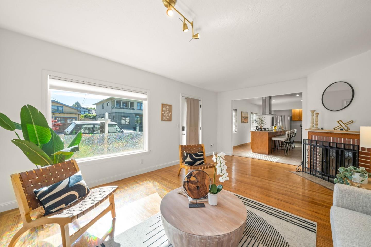 Detail Gallery Image 4 of 21 For 1330 Northside Ave, Berkeley,  CA 94702 - 2 Beds | 1 Baths