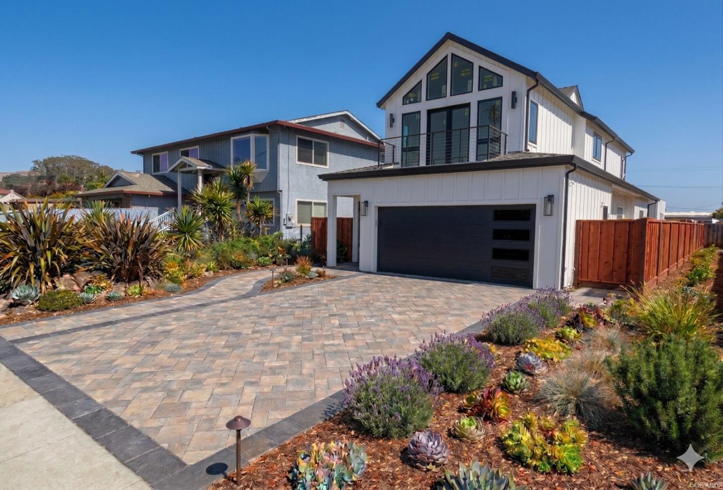 Detail Gallery Image 2 of 7 For 316 Grove St, Half Moon Bay,  CA 94019 - 4 Beds | 4 Baths