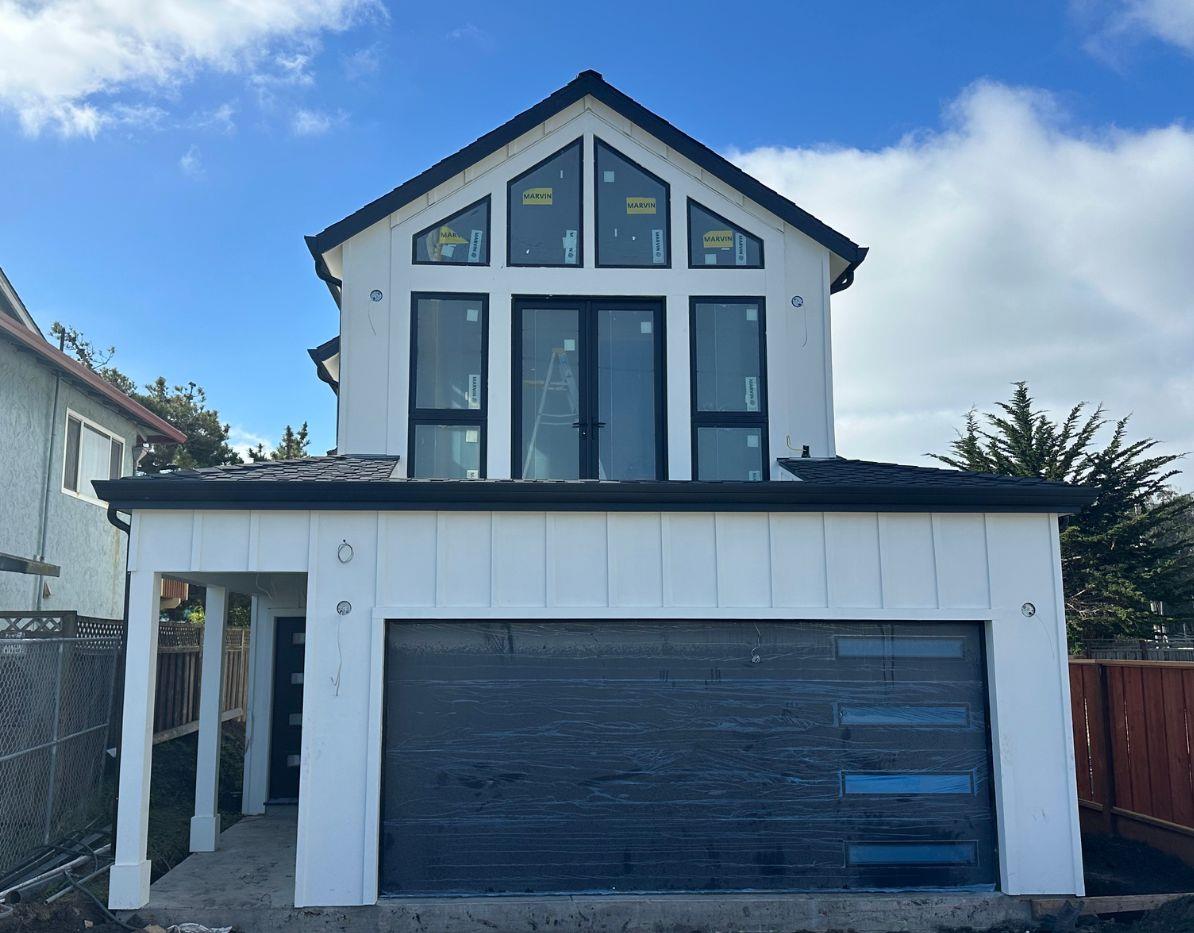 Detail Gallery Image 4 of 7 For 316 Grove St, Half Moon Bay,  CA 94019 - 4 Beds | 4 Baths