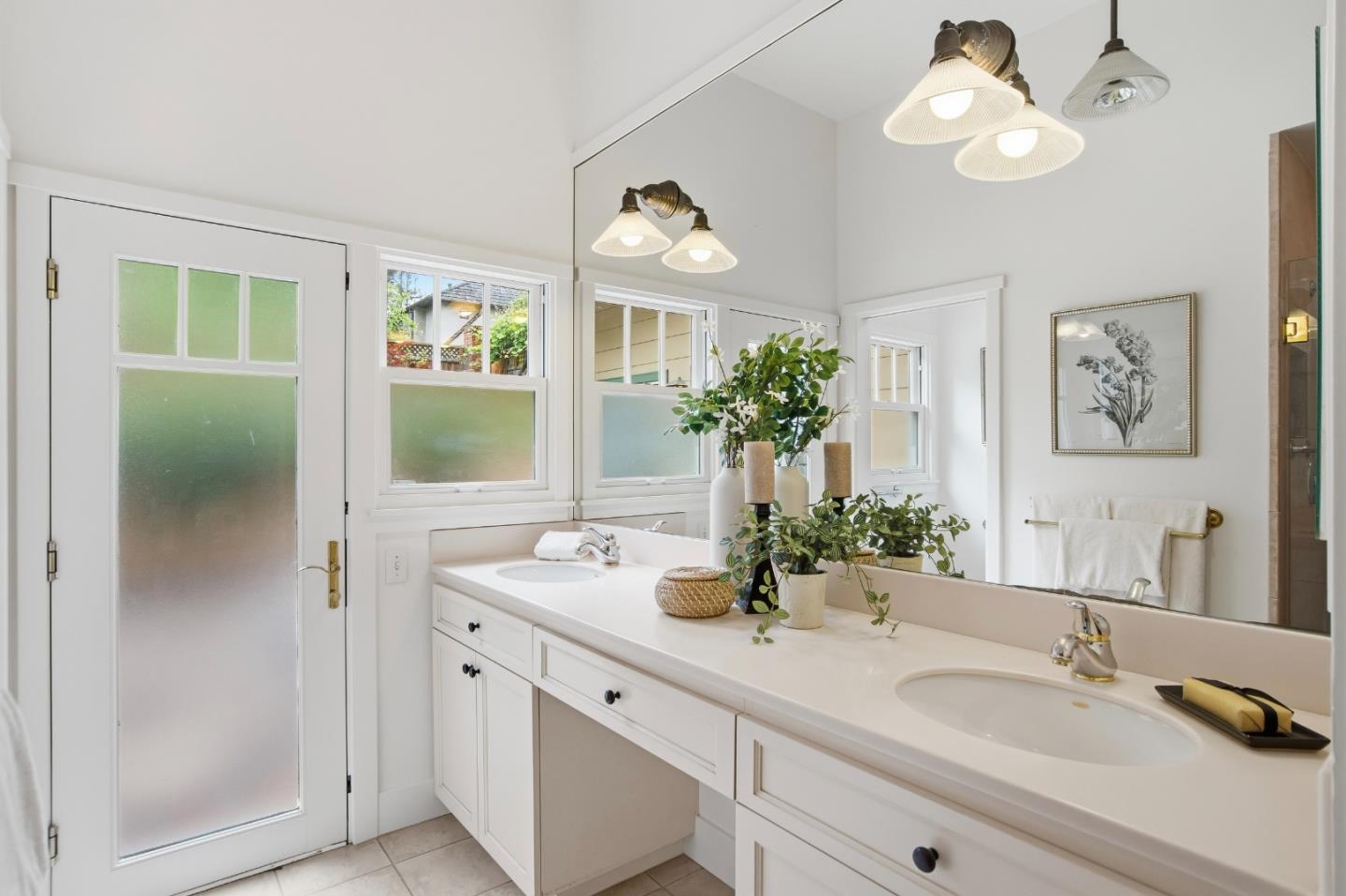 Detail Gallery Image 10 of 36 For 2136 Clayton Dr, Menlo Park,  CA 94025 - 5 Beds | 3/3 Baths