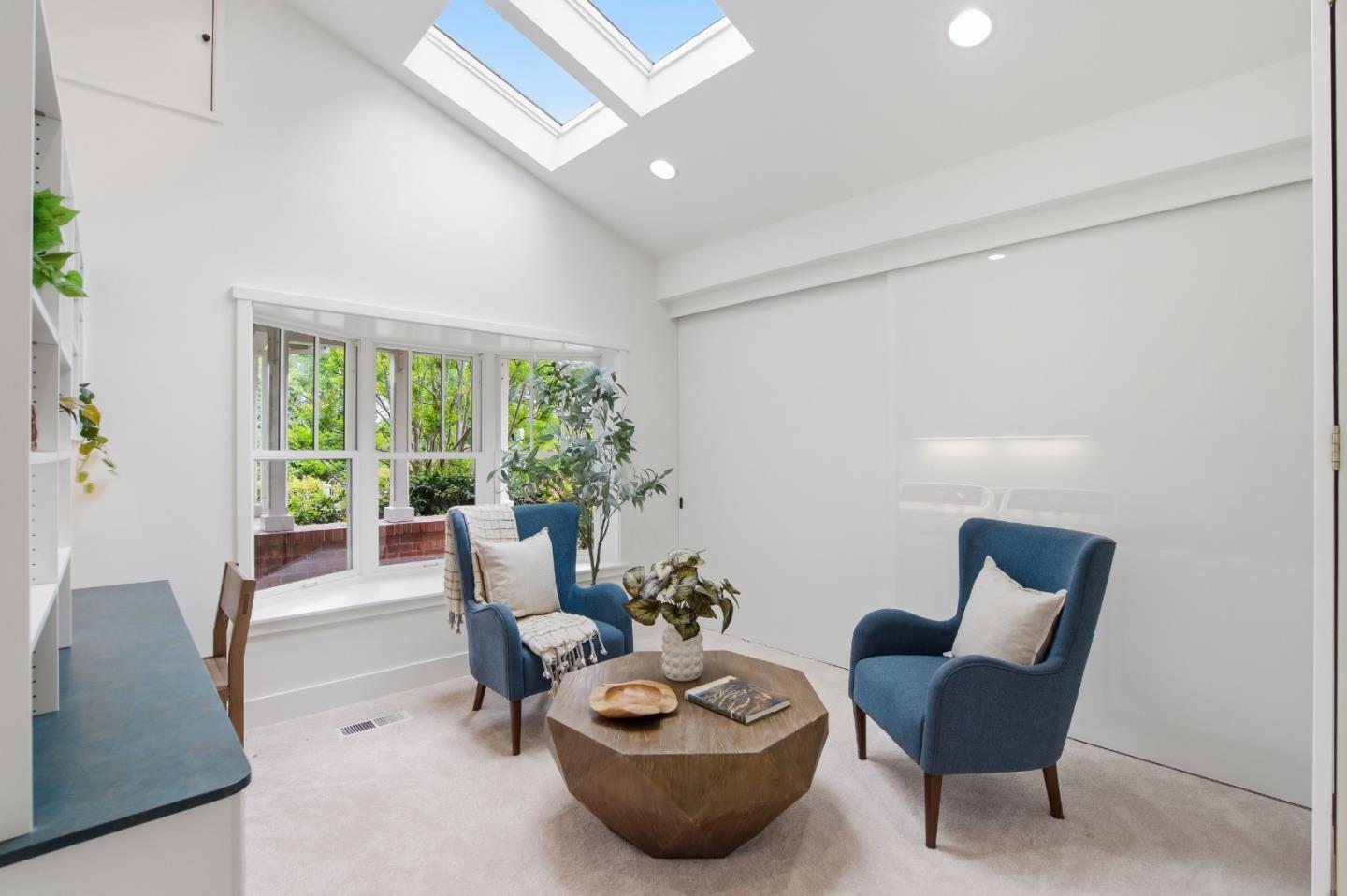 Detail Gallery Image 12 of 36 For 2136 Clayton Dr, Menlo Park,  CA 94025 - 5 Beds | 3/3 Baths