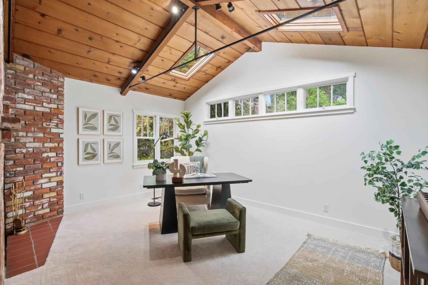 Detail Gallery Image 14 of 36 For 2136 Clayton Dr, Menlo Park,  CA 94025 - 5 Beds | 3/3 Baths