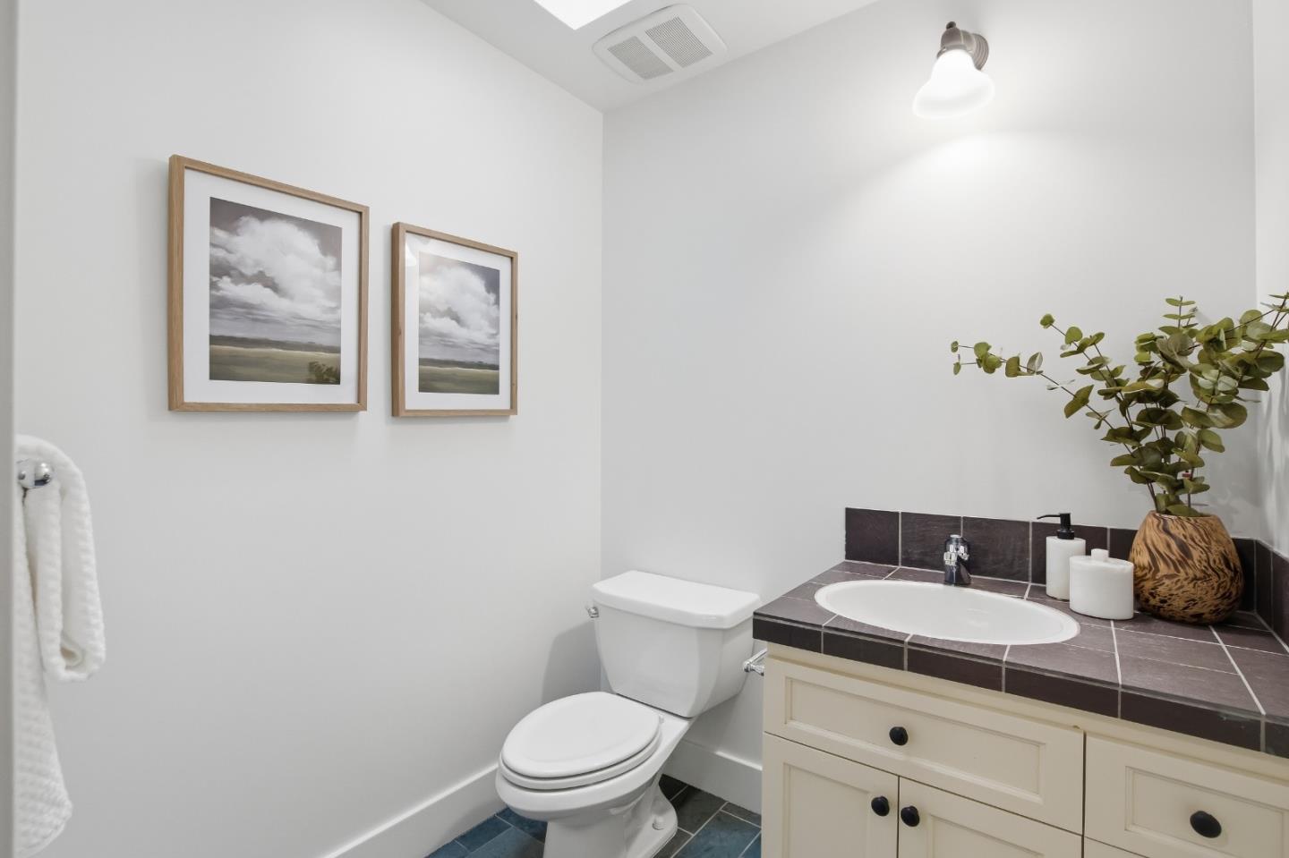 Detail Gallery Image 15 of 36 For 2136 Clayton Dr, Menlo Park,  CA 94025 - 5 Beds | 3/3 Baths