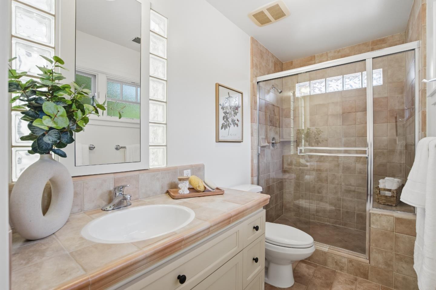 Detail Gallery Image 20 of 36 For 2136 Clayton Dr, Menlo Park,  CA 94025 - 5 Beds | 3/3 Baths