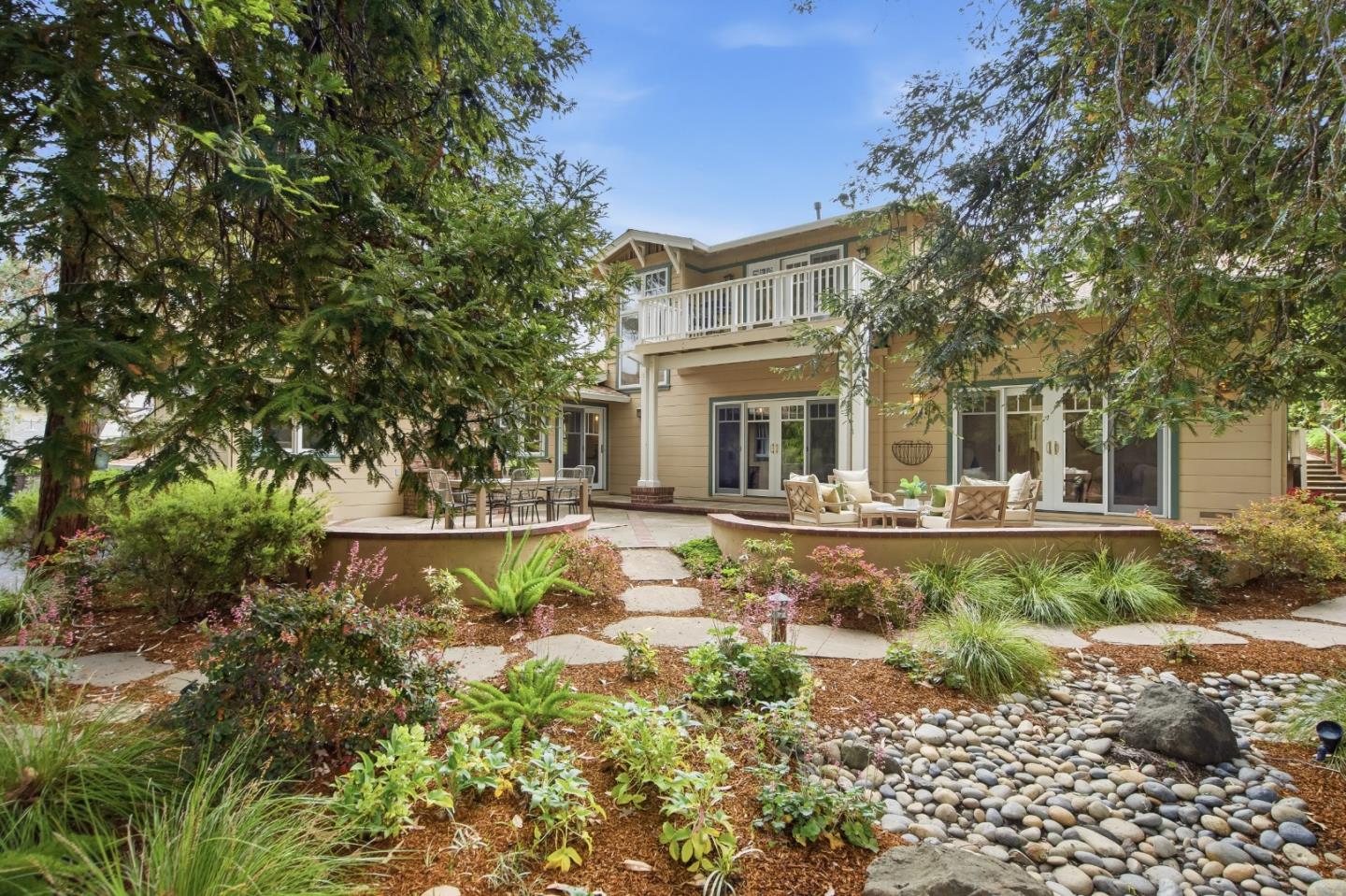 Detail Gallery Image 26 of 36 For 2136 Clayton Dr, Menlo Park,  CA 94025 - 5 Beds | 3/3 Baths