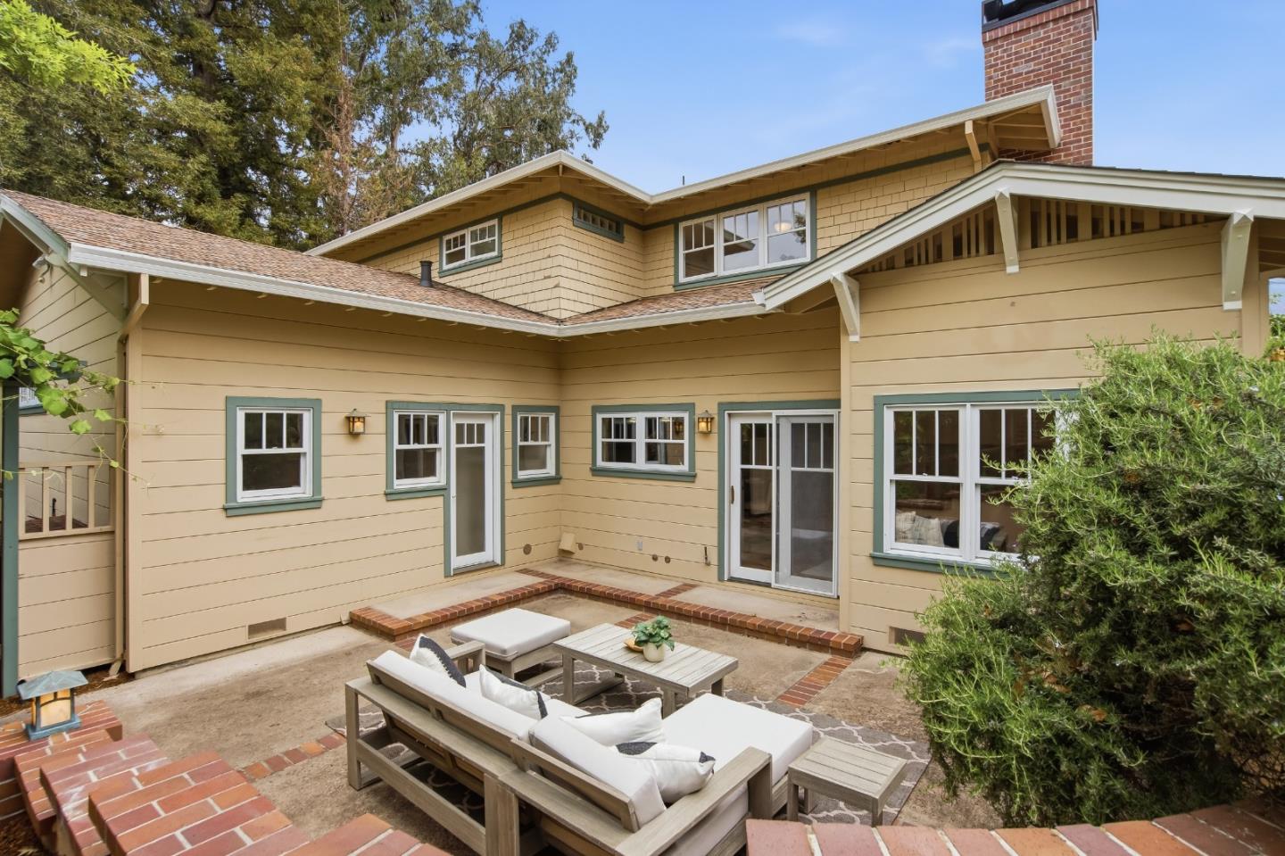 Detail Gallery Image 28 of 36 For 2136 Clayton Dr, Menlo Park,  CA 94025 - 5 Beds | 3/3 Baths