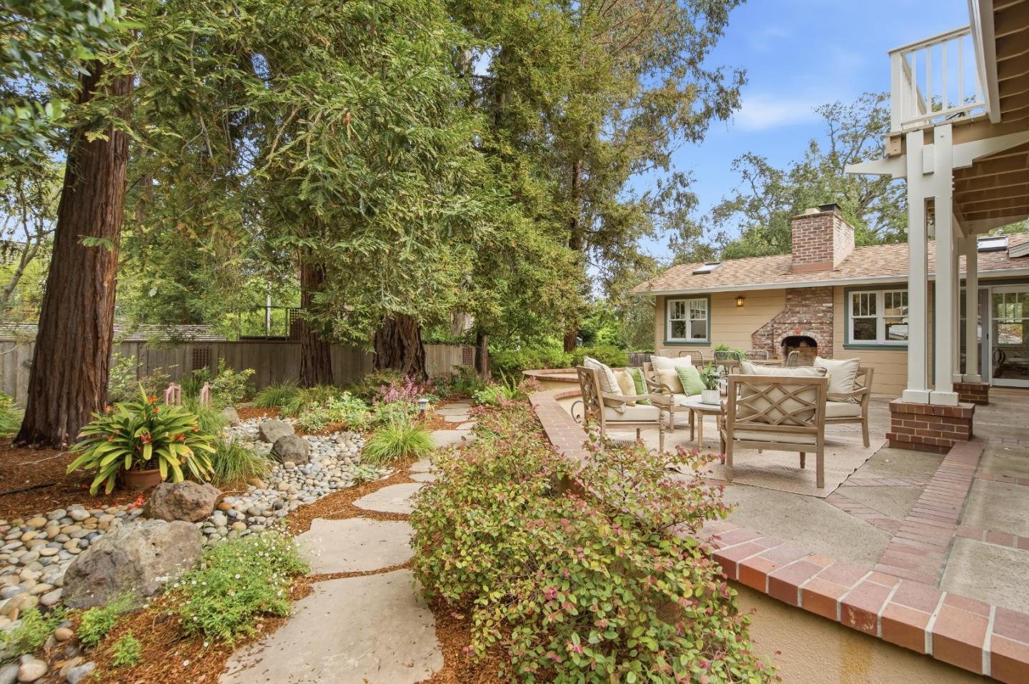 Detail Gallery Image 29 of 36 For 2136 Clayton Dr, Menlo Park,  CA 94025 - 5 Beds | 3/3 Baths