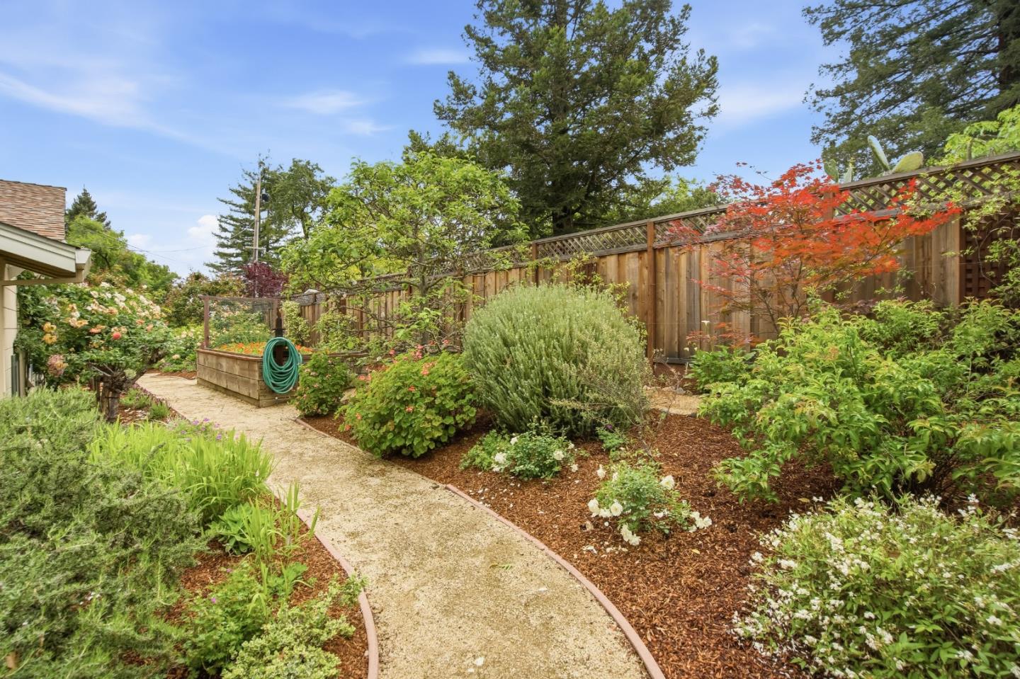 Detail Gallery Image 31 of 36 For 2136 Clayton Dr, Menlo Park,  CA 94025 - 5 Beds | 3/3 Baths