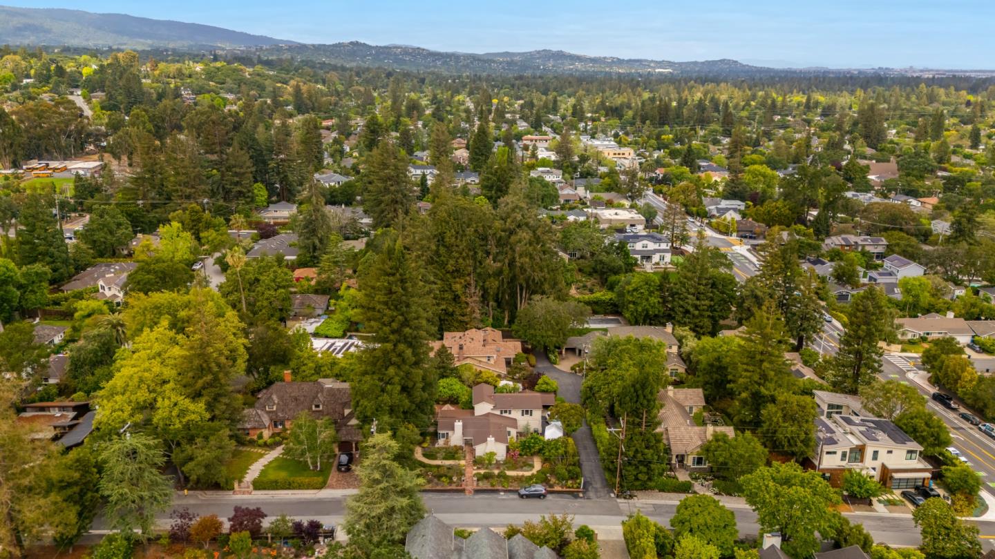 Detail Gallery Image 35 of 36 For 2136 Clayton Dr, Menlo Park,  CA 94025 - 5 Beds | 3/3 Baths