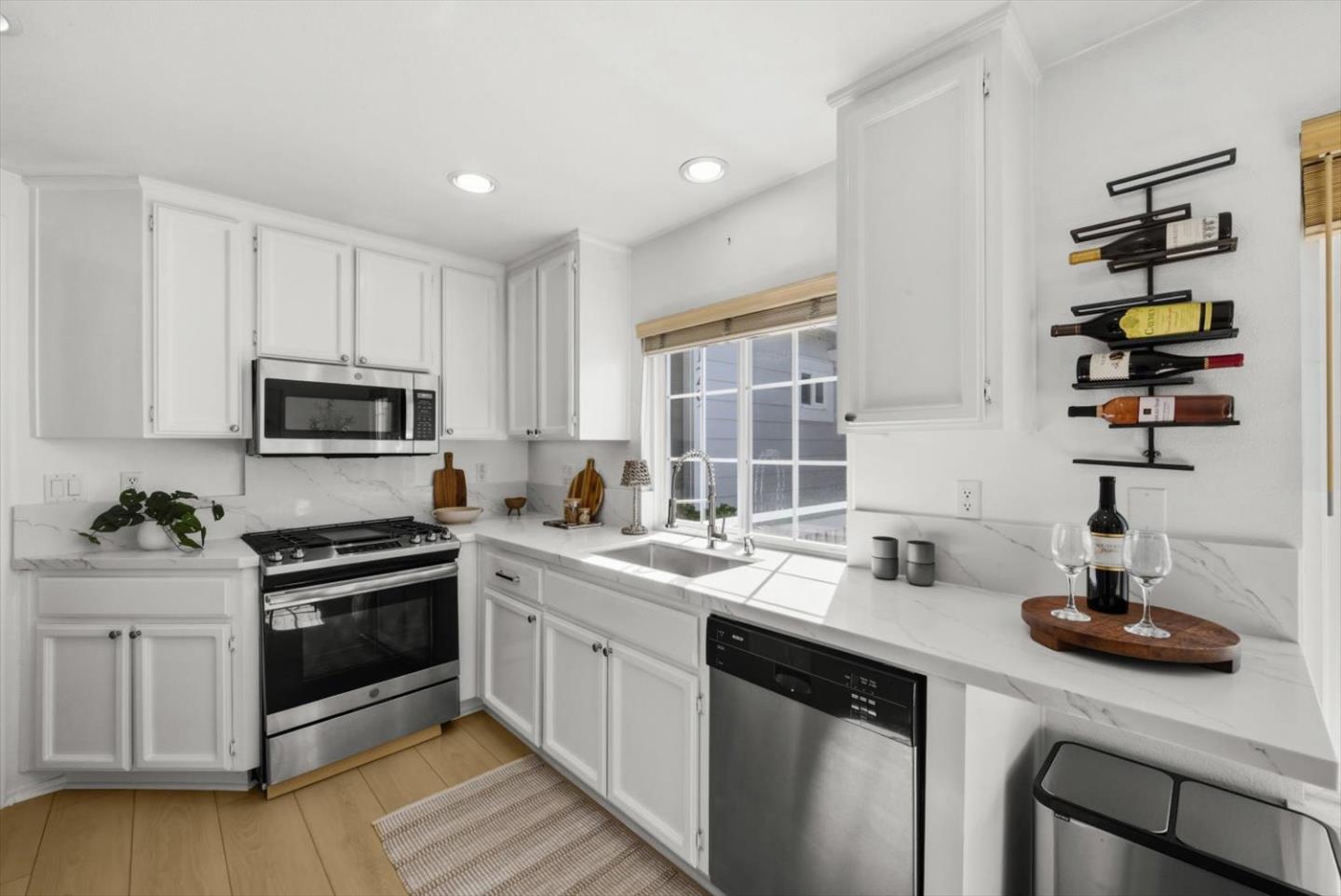 Detail Gallery Image 16 of 52 For 129 Outlook Cir, Pacifica,  CA 94044 - 3 Beds | 2 Baths