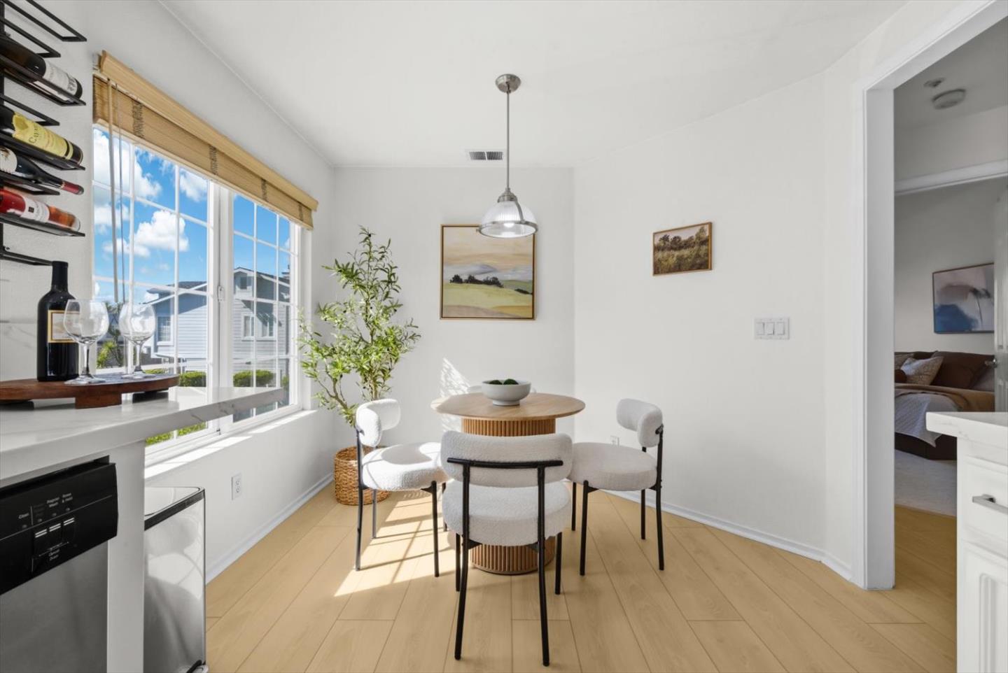 Detail Gallery Image 19 of 52 For 129 Outlook Cir, Pacifica,  CA 94044 - 3 Beds | 2 Baths