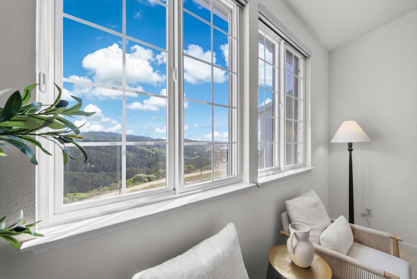 Detail Gallery Image 24 of 52 For 129 Outlook Cir, Pacifica,  CA 94044 - 3 Beds | 2 Baths