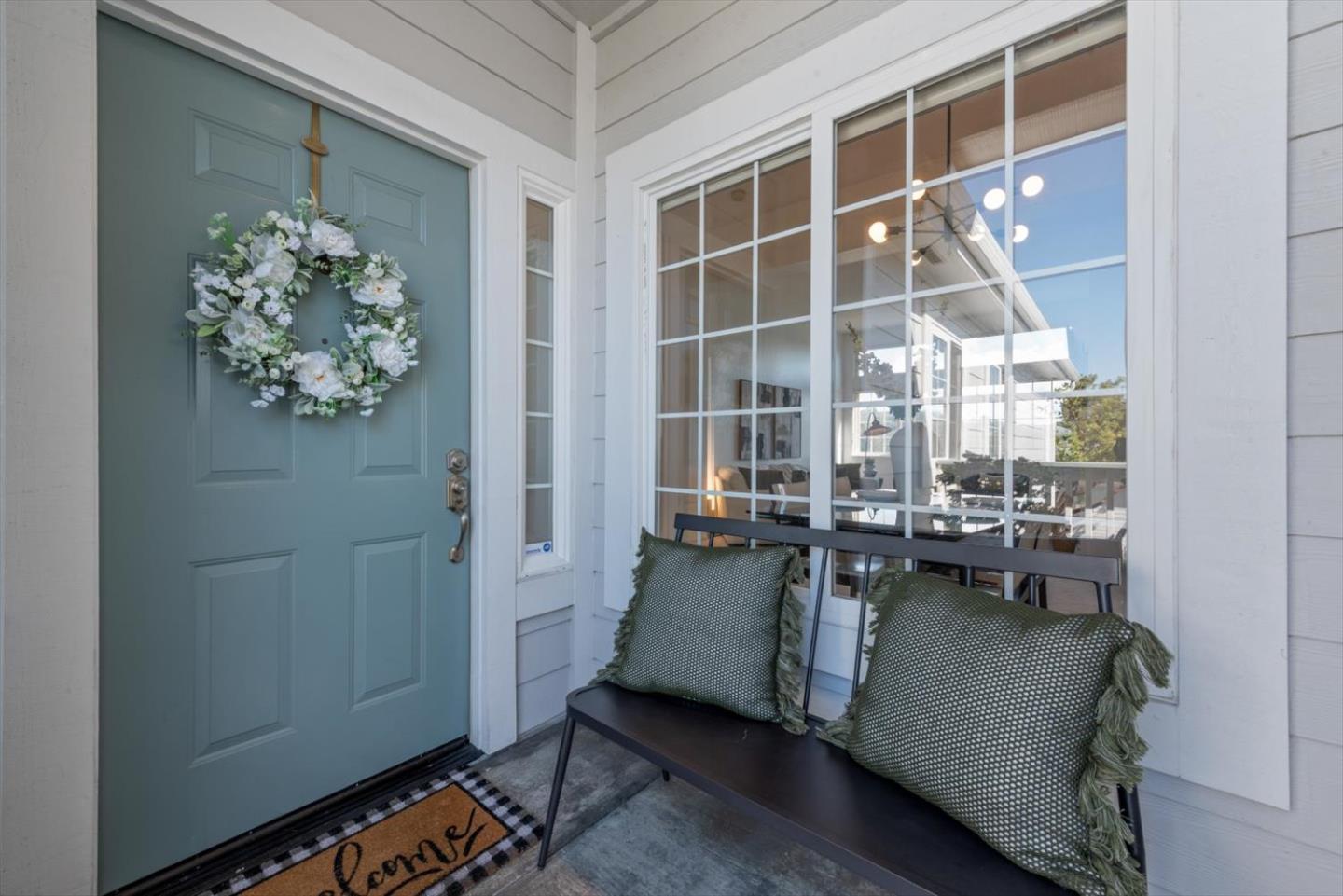 Detail Gallery Image 3 of 52 For 129 Outlook Cir, Pacifica,  CA 94044 - 3 Beds | 2 Baths