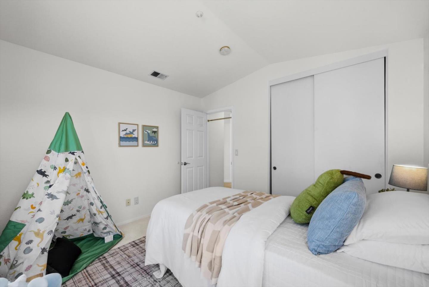 Detail Gallery Image 31 of 52 For 129 Outlook Cir, Pacifica,  CA 94044 - 3 Beds | 2 Baths