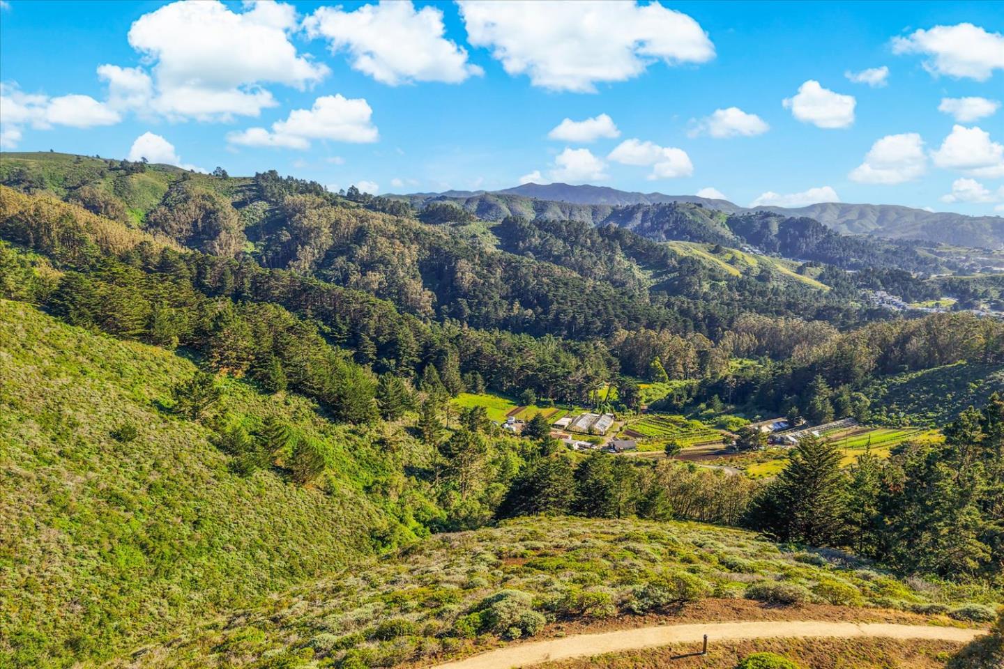 Detail Gallery Image 44 of 52 For 129 Outlook Cir, Pacifica,  CA 94044 - 3 Beds | 2 Baths