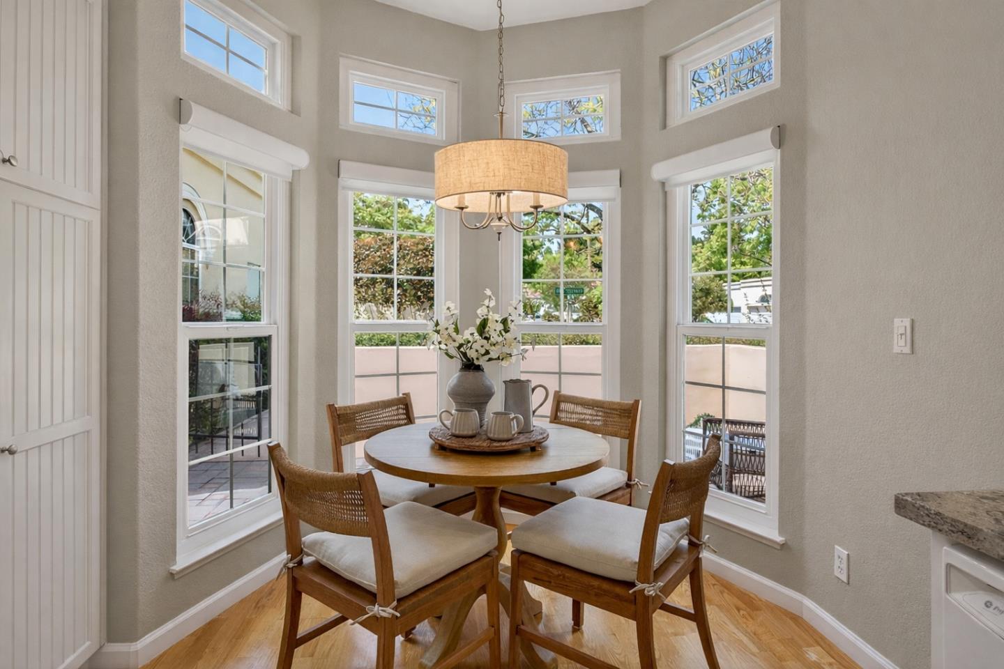 Detail Gallery Image 6 of 35 For 1103 Ana Privada, Mountain View,  CA 94040 - 3 Beds | 2 Baths