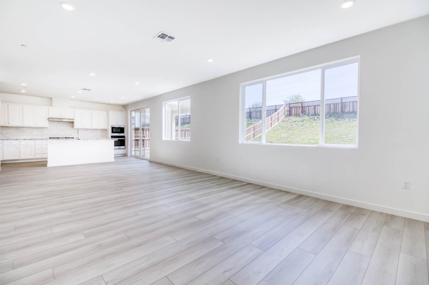 Detail Gallery Image 8 of 17 For Address Not Disclosed, Lathrop,  CA 95330 - 4 Beds | 3 Baths