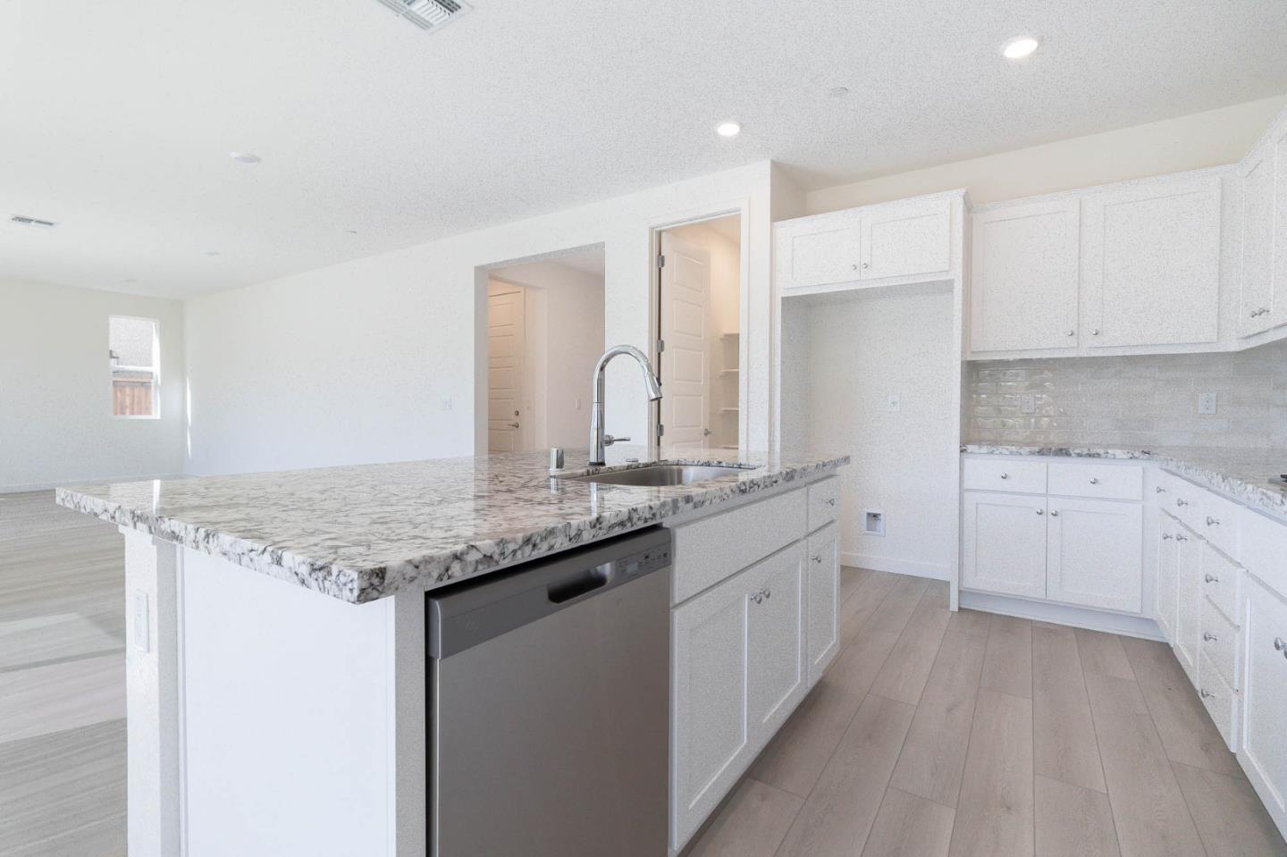 Detail Gallery Image 9 of 17 For Address Not Disclosed, Lathrop,  CA 95330 - 4 Beds | 3 Baths