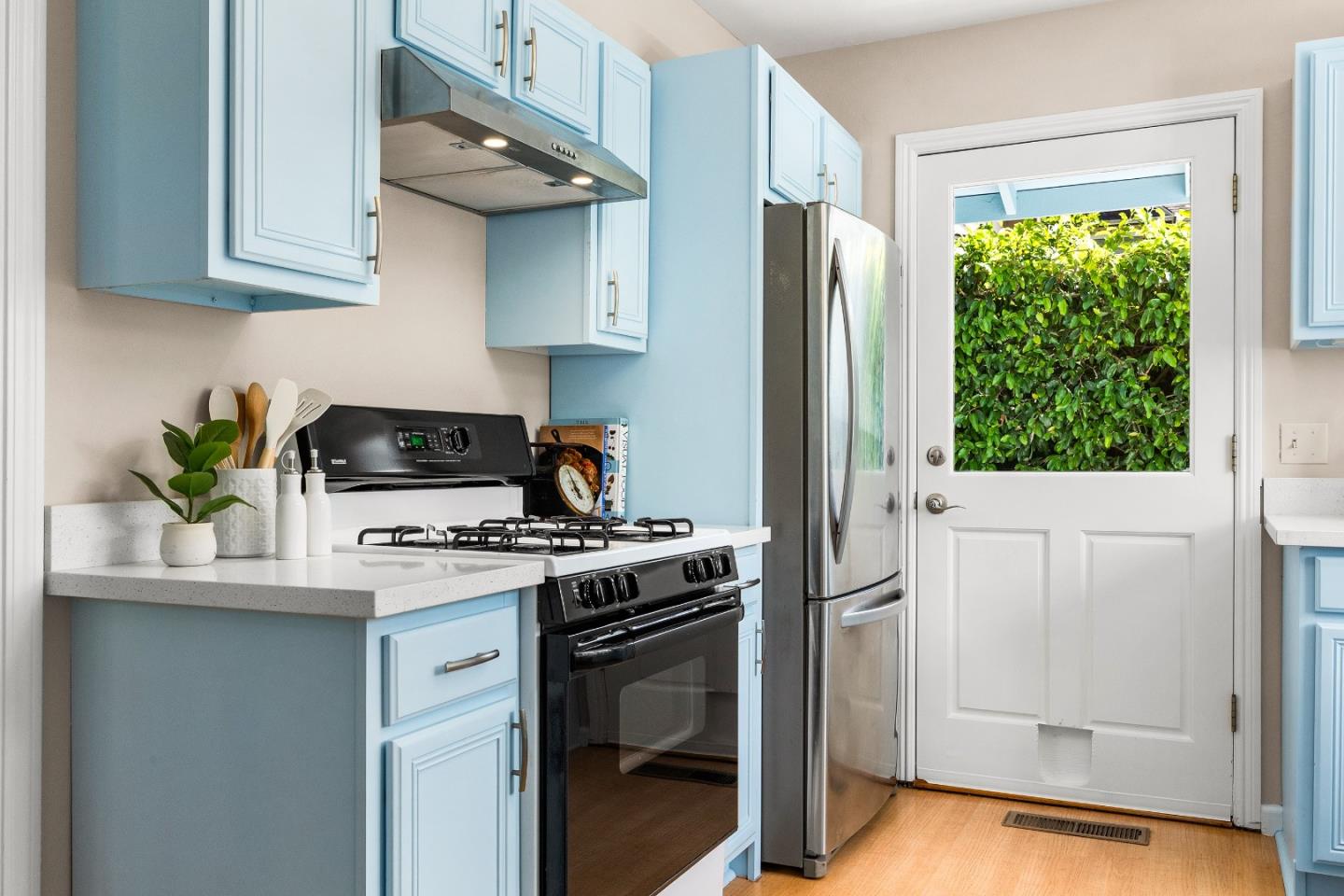 Detail Gallery Image 14 of 50 For 515 Chestnut St, Santa Cruz,  CA 95060 - 3 Beds | 2 Baths