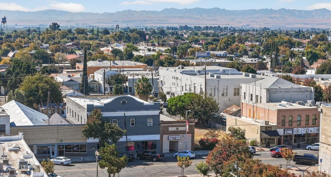 Detail Gallery Image 10 of 14 For 631 I St, Los Banos,  CA 93635 - – Beds | – Baths