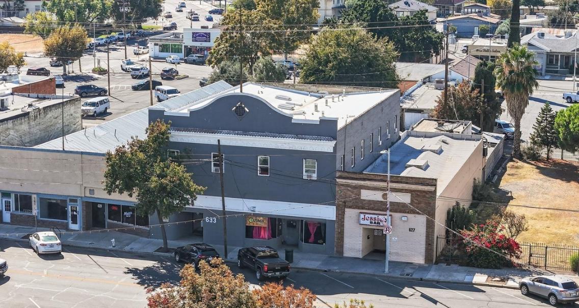 Detail Gallery Image 3 of 14 For 631 I St, Los Banos,  CA 93635 - – Beds | – Baths