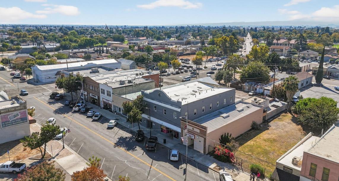 Detail Gallery Image 7 of 14 For 631 I St, Los Banos,  CA 93635 - – Beds | – Baths