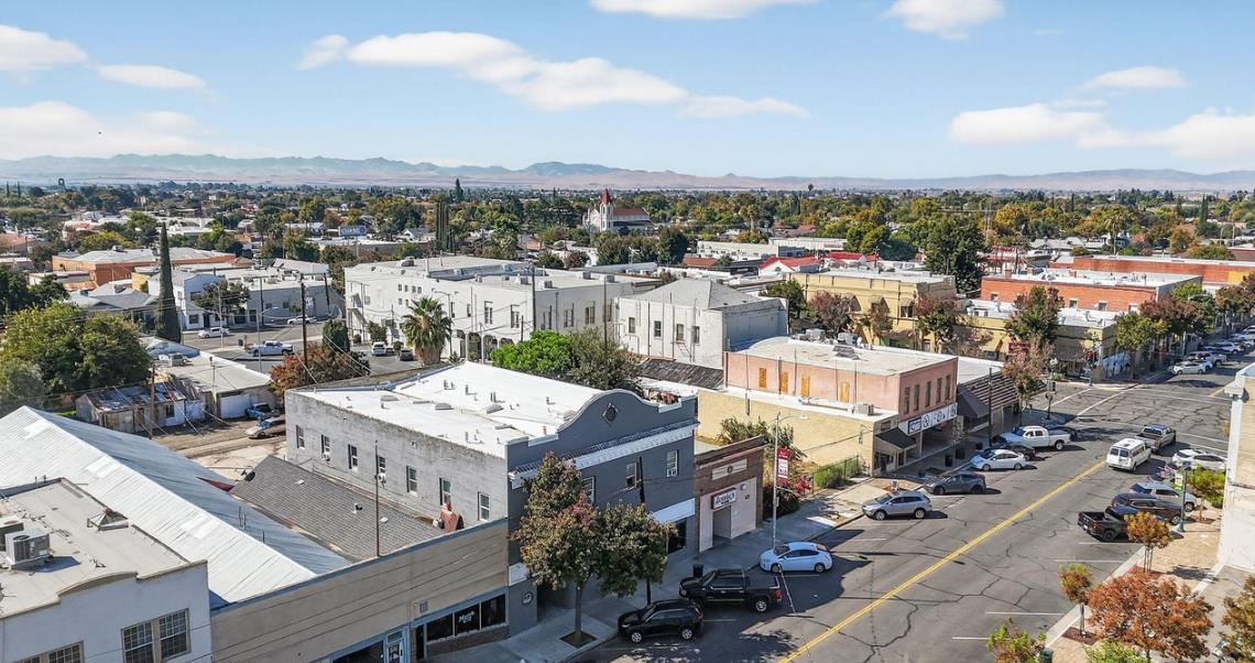 Detail Gallery Image 8 of 14 For 631 I St, Los Banos,  CA 93635 - – Beds | – Baths