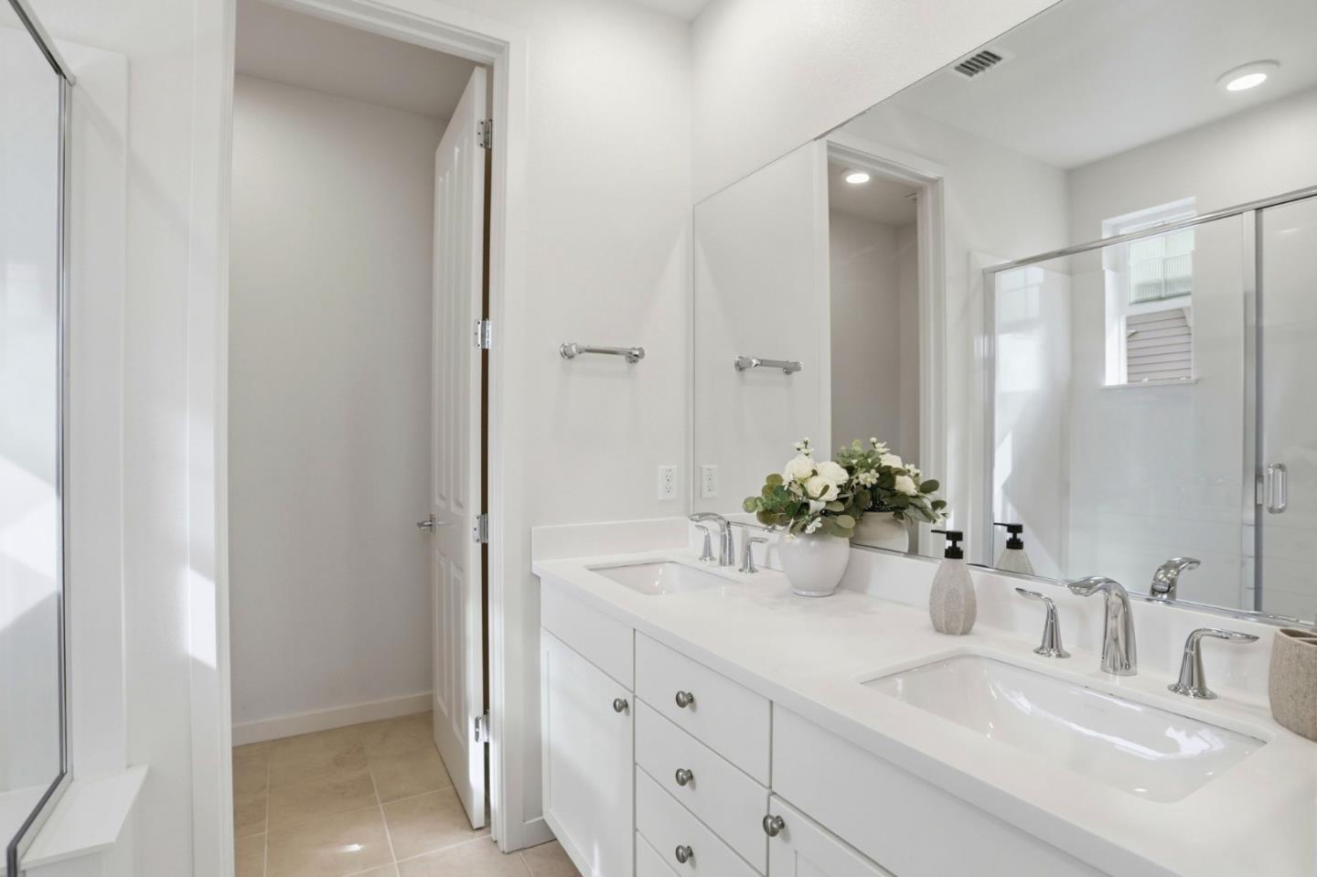 Detail Gallery Image 16 of 34 For 816 Julian Ter #5,  Sunnyvale,  CA 94085 - 4 Beds | 3/1 Baths