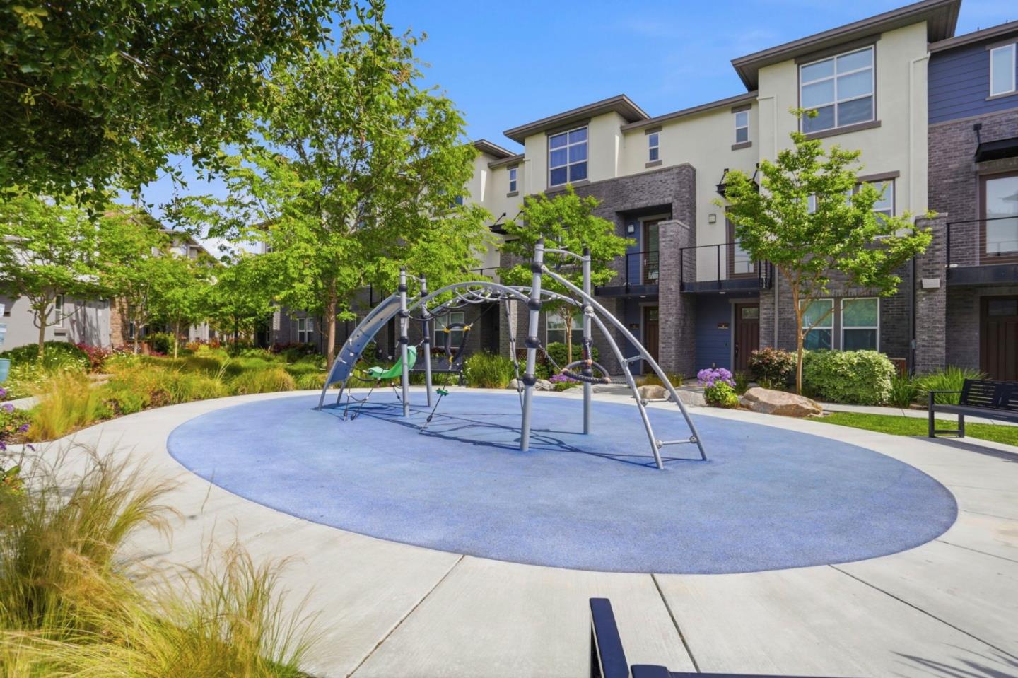 Detail Gallery Image 33 of 34 For 816 Julian Ter #5,  Sunnyvale,  CA 94085 - 4 Beds | 3/1 Baths