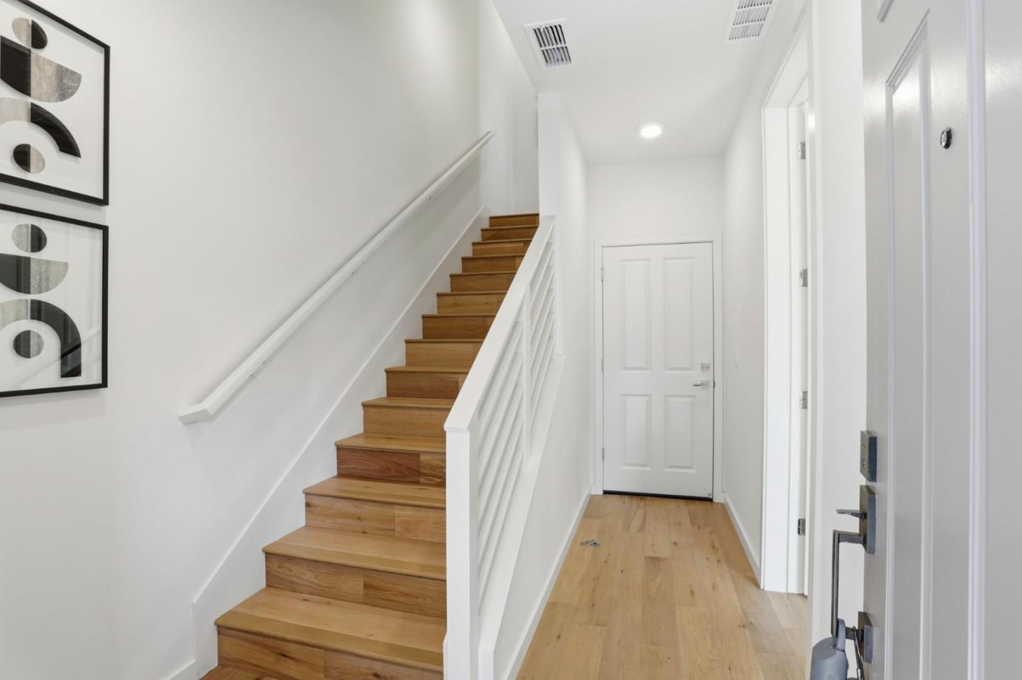 Detail Gallery Image 4 of 34 For 816 Julian Ter #5,  Sunnyvale,  CA 94085 - 4 Beds | 3/1 Baths