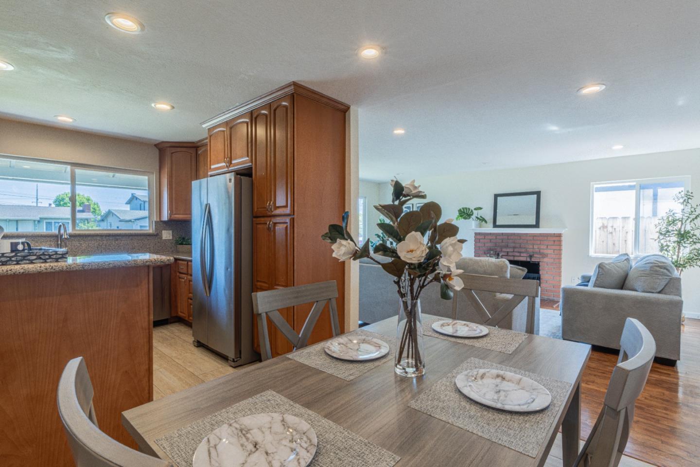 Detail Gallery Image 10 of 37 For 43 Saint Brendan Way, Salinas,  CA 93906 - 3 Beds | 2 Baths