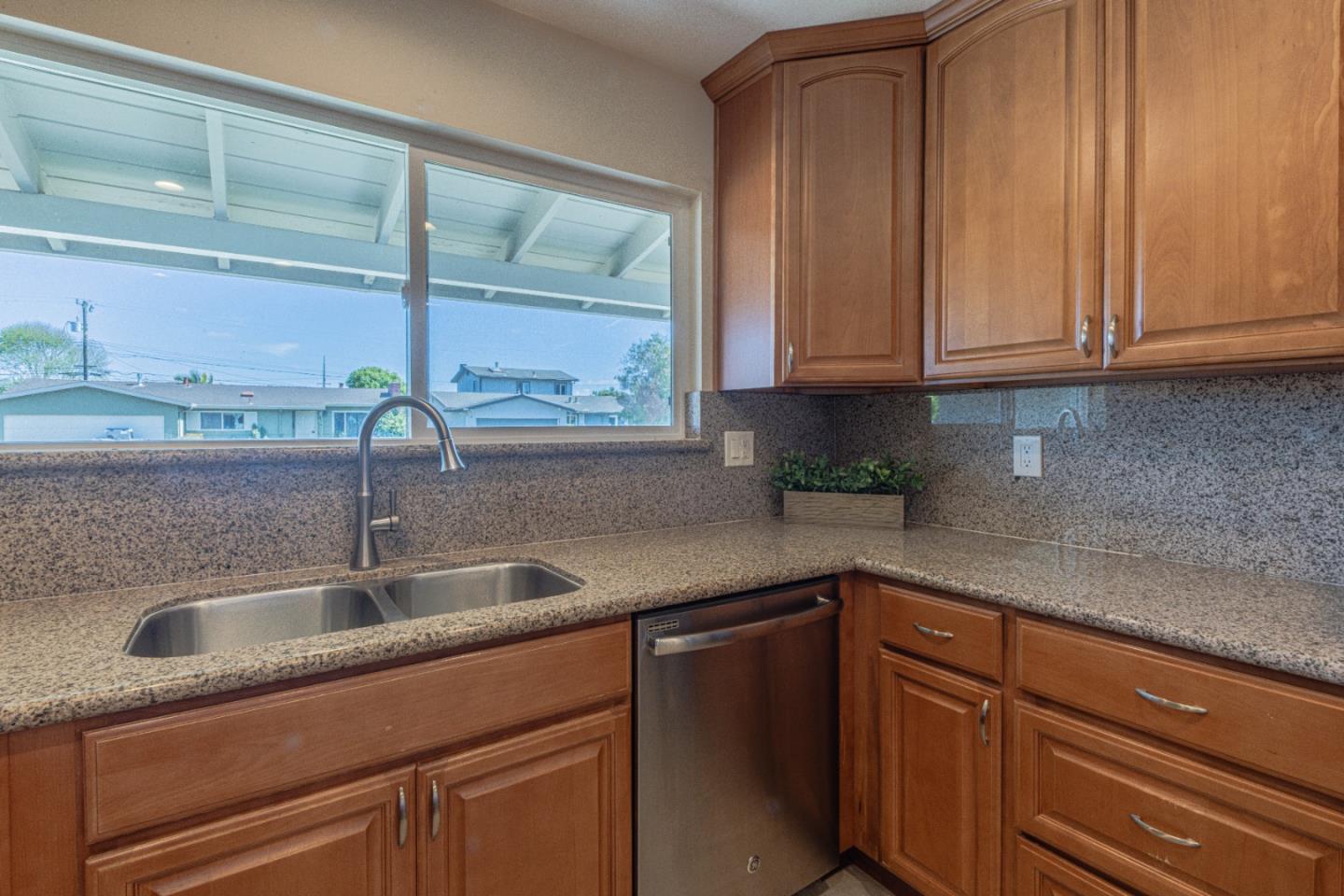 Detail Gallery Image 12 of 37 For 43 Saint Brendan Way, Salinas,  CA 93906 - 3 Beds | 2 Baths