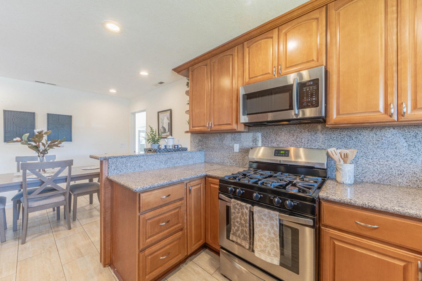 Detail Gallery Image 13 of 37 For 43 Saint Brendan Way, Salinas,  CA 93906 - 3 Beds | 2 Baths