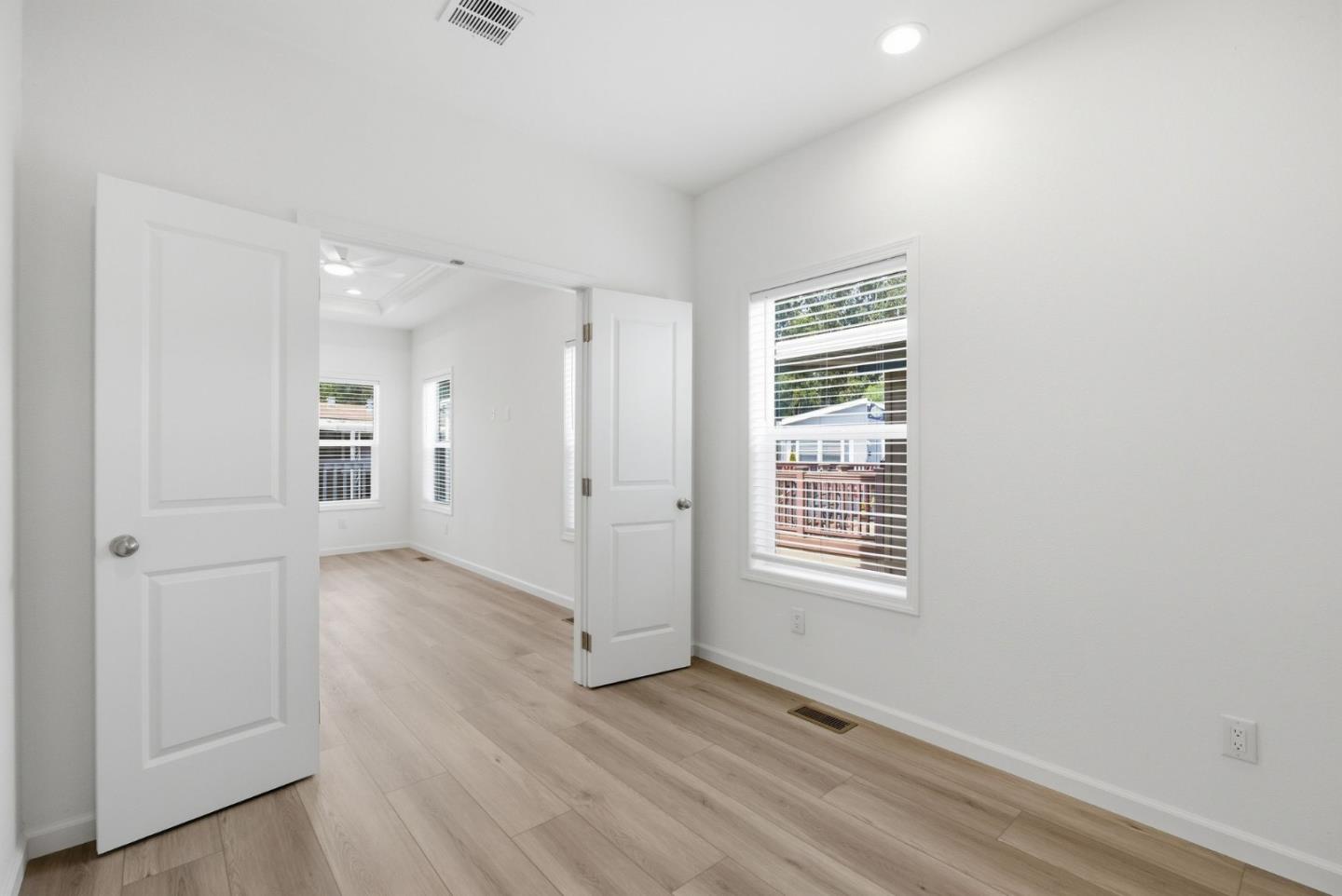 Detail Gallery Image 10 of 39 For 1555 Merrill St #129,  Santa Cruz,  CA 95062 - 2 Beds | 2 Baths
