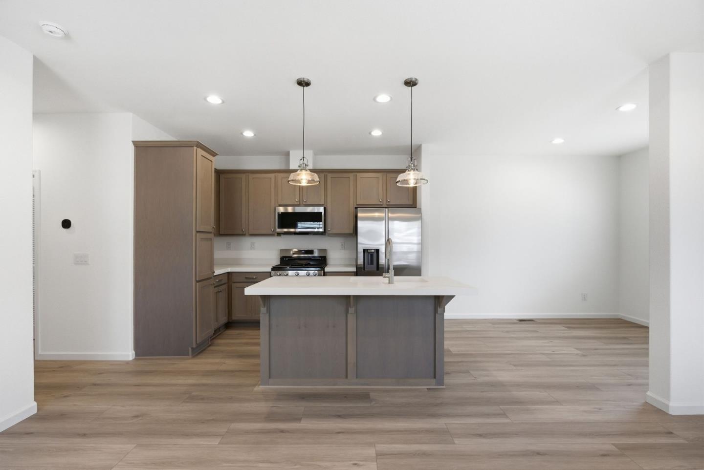 Detail Gallery Image 13 of 39 For 1555 Merrill St #129,  Santa Cruz,  CA 95062 - 2 Beds | 2 Baths