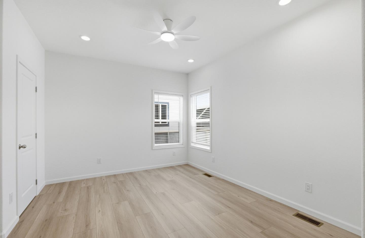 Detail Gallery Image 31 of 39 For 1555 Merrill St #129,  Santa Cruz,  CA 95062 - 2 Beds | 2 Baths