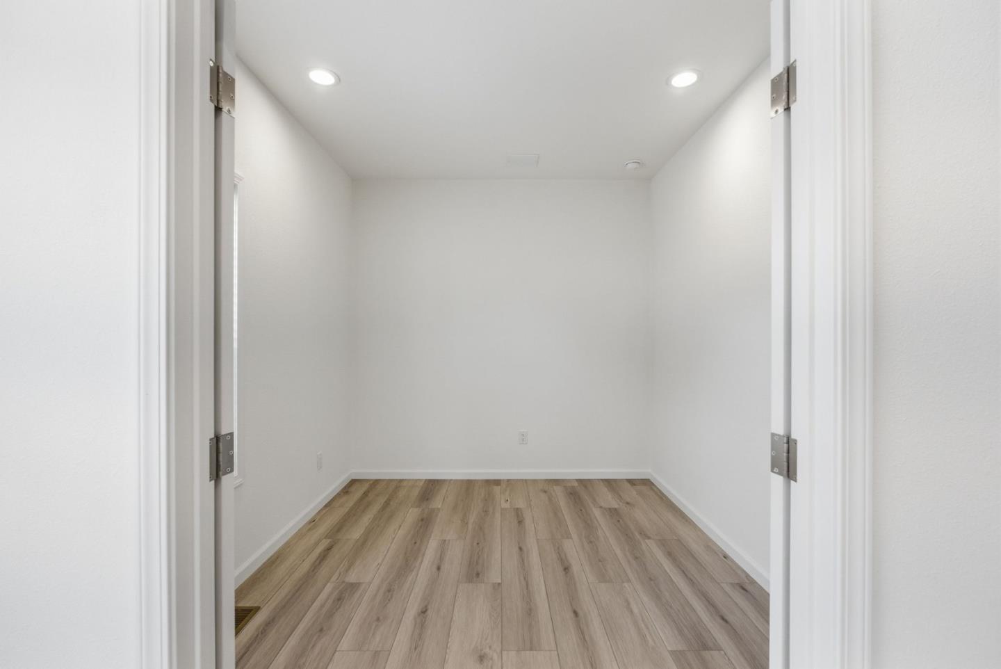 Detail Gallery Image 8 of 39 For 1555 Merrill St #129,  Santa Cruz,  CA 95062 - 2 Beds | 2 Baths